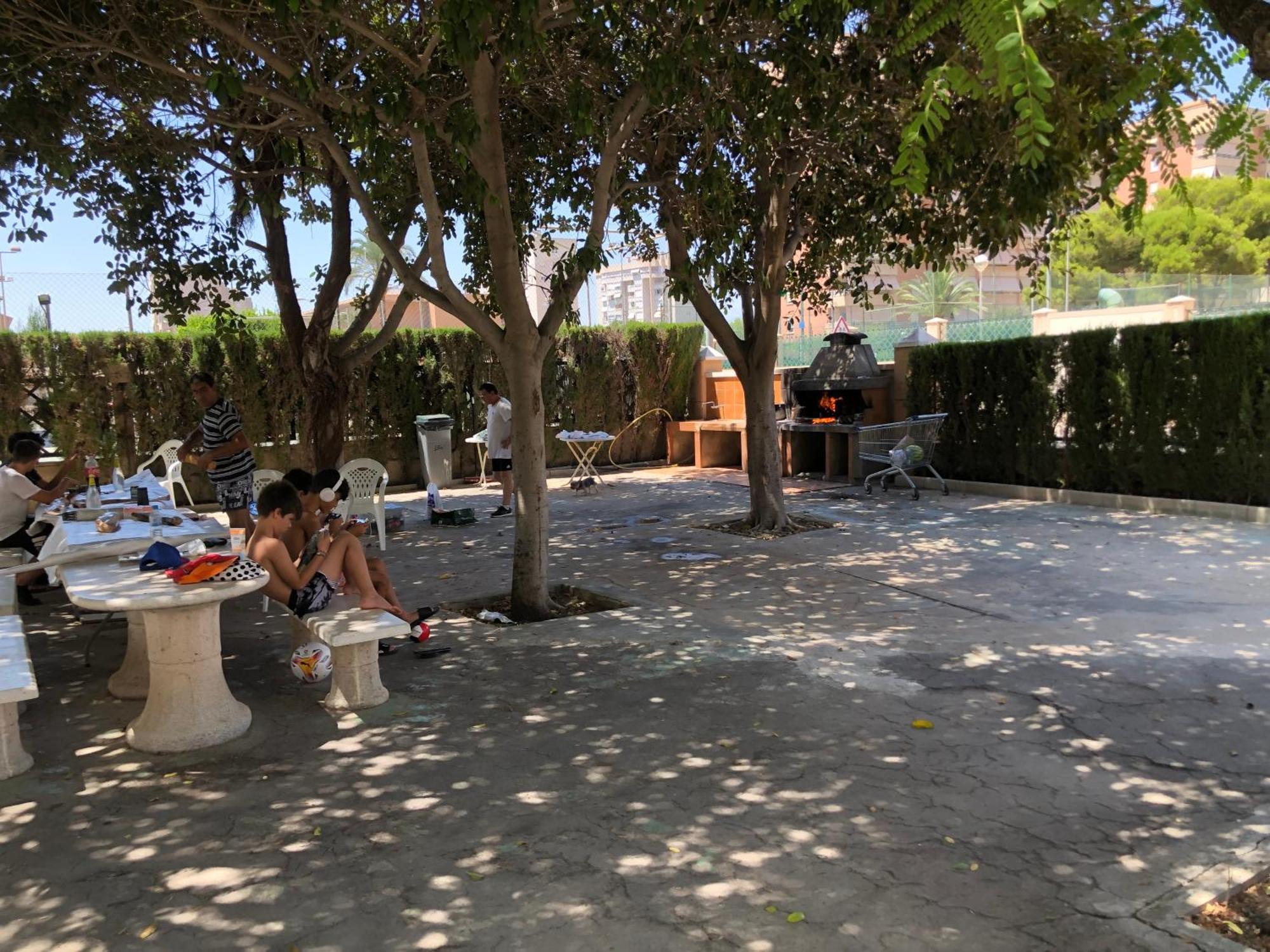 Precioso Apartamento En Urbanizacion Junto Al Mar. Alicante Eksteriør bilde